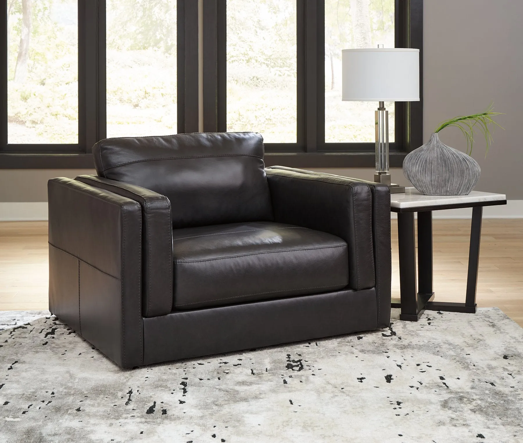 Amiata Oversized Chair - Spacious Seating