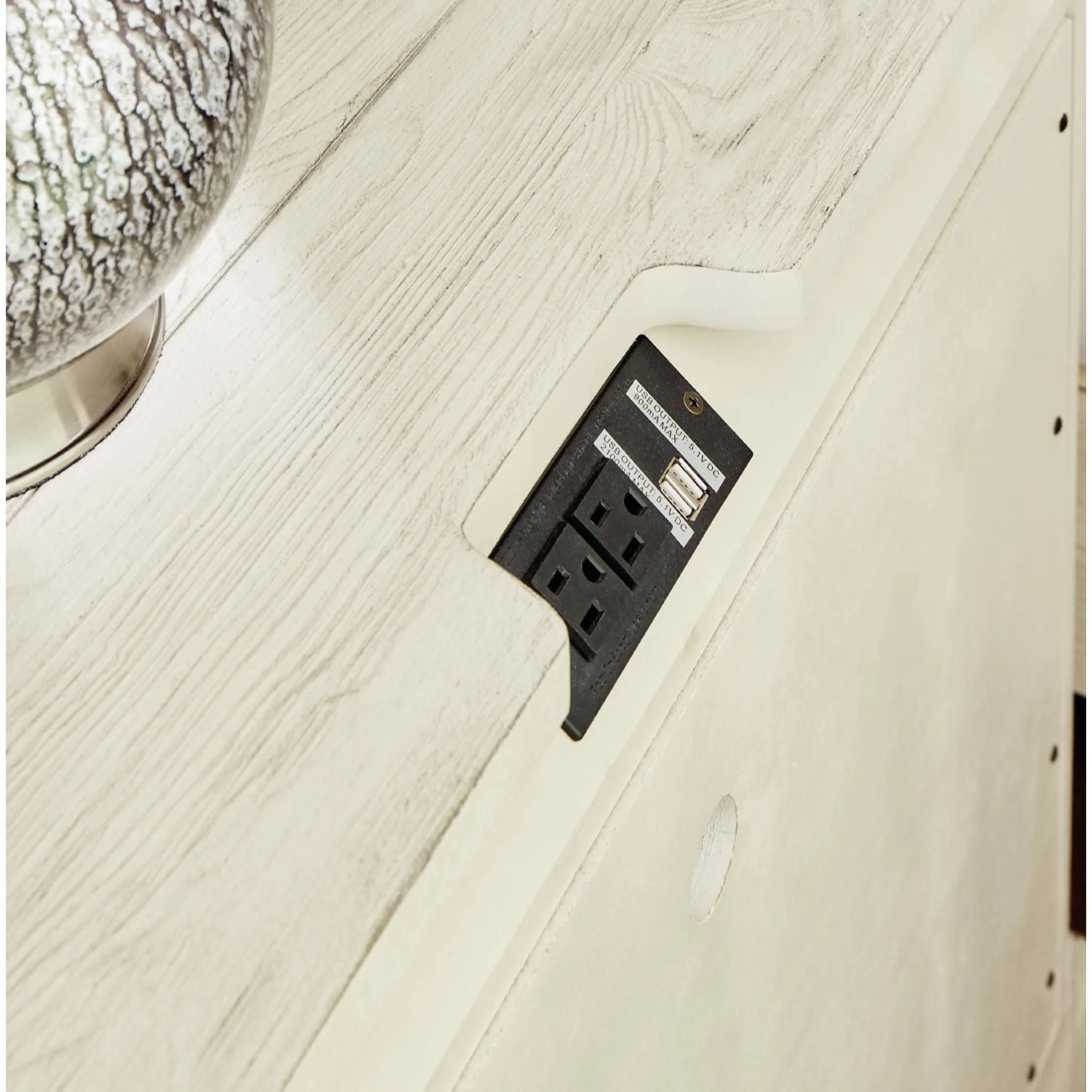 Arlendyne Nightstand - Antique White
