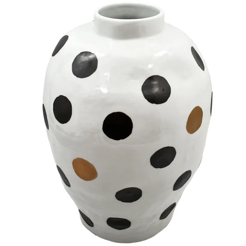 Chic White Porcelain Vase – A Striking Touch of Elegance