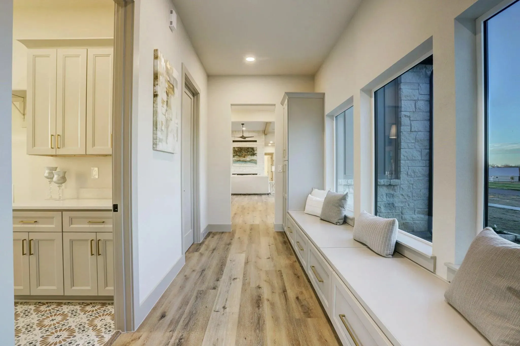 Elegant Home with Spacious Living Areas and Modern Features