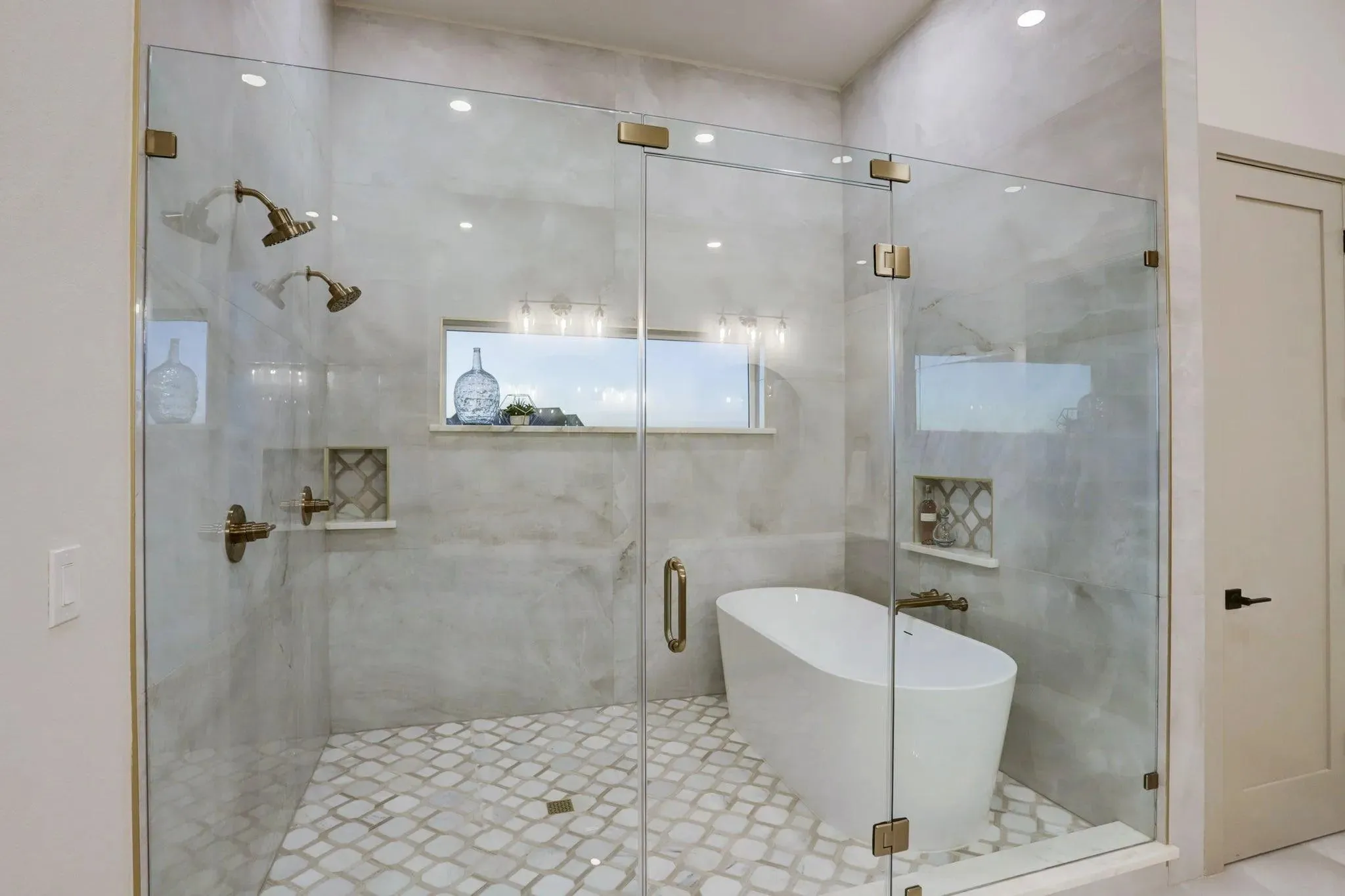 Elegant Home with Spacious Living Areas and Modern Features