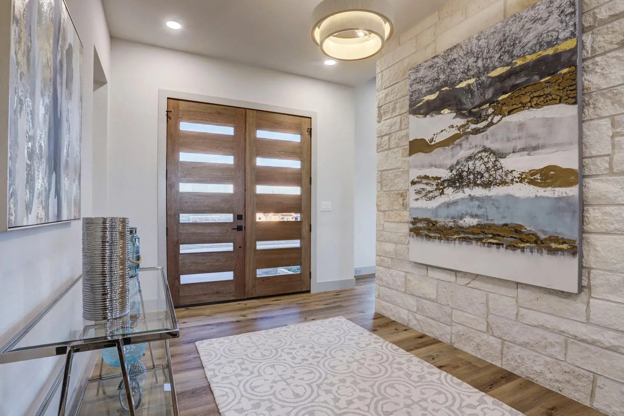 Elegant Home with Spacious Living Areas and Modern Features