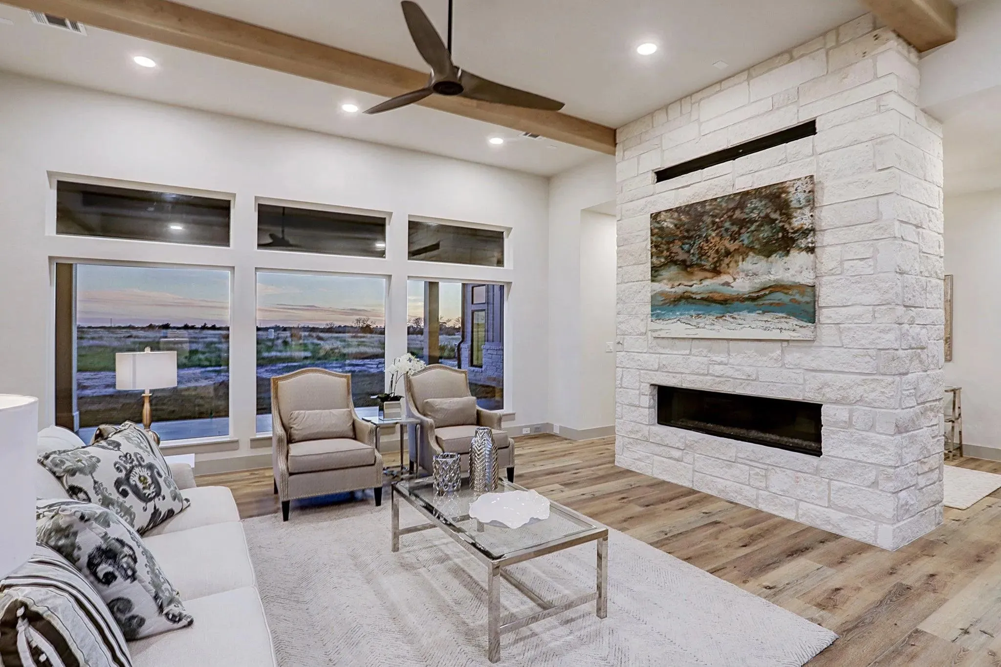Elegant Home with Spacious Living Areas and Modern Features