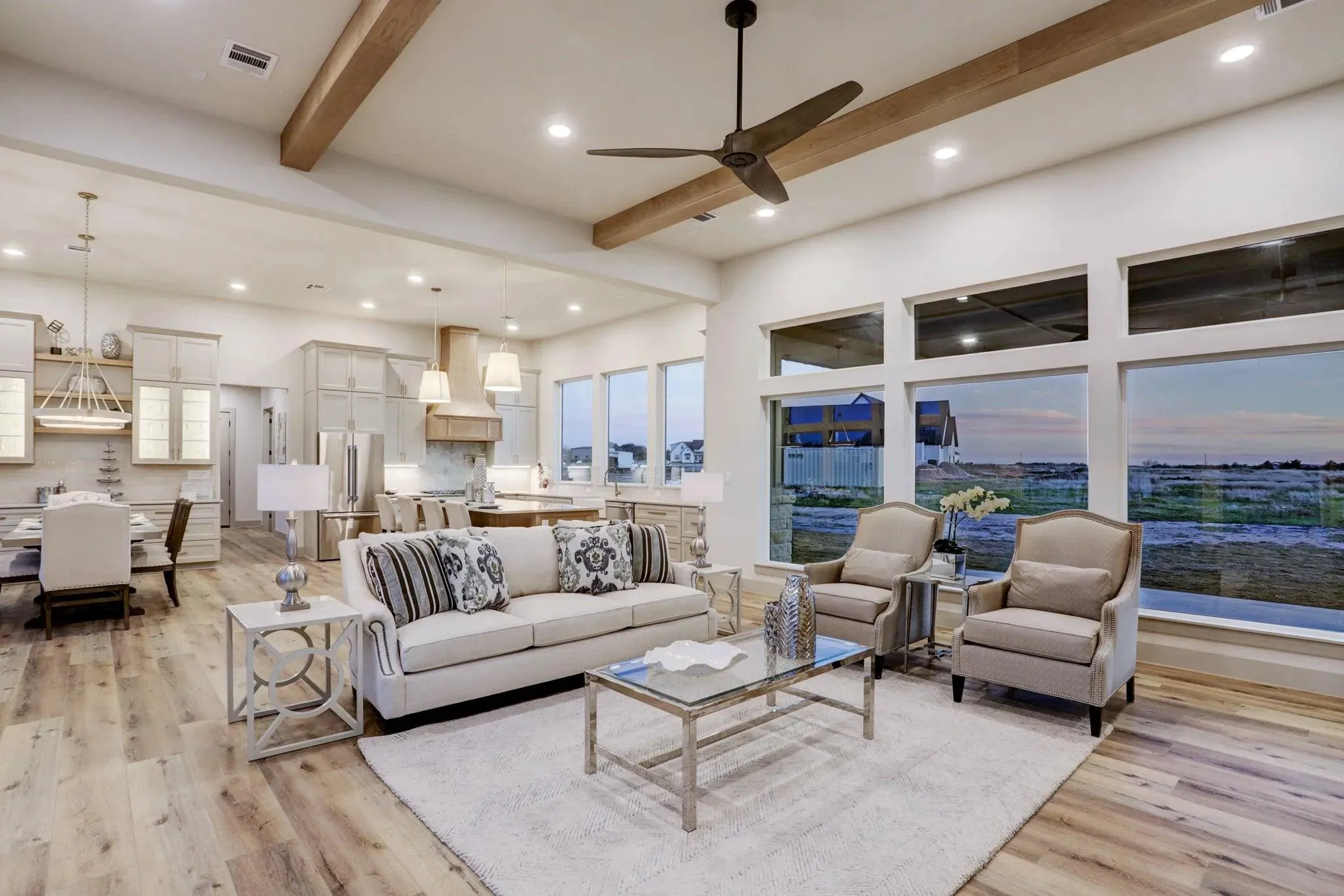 Elegant Home with Spacious Living Areas and Modern Features