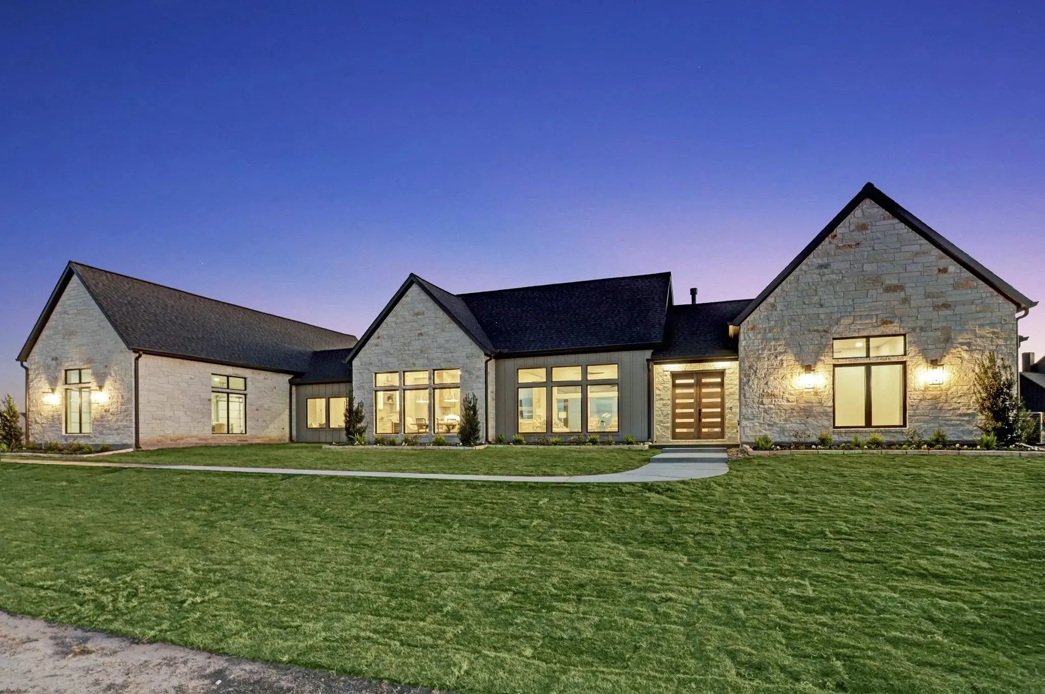 Elegant Home with Spacious Living Areas and Modern Features