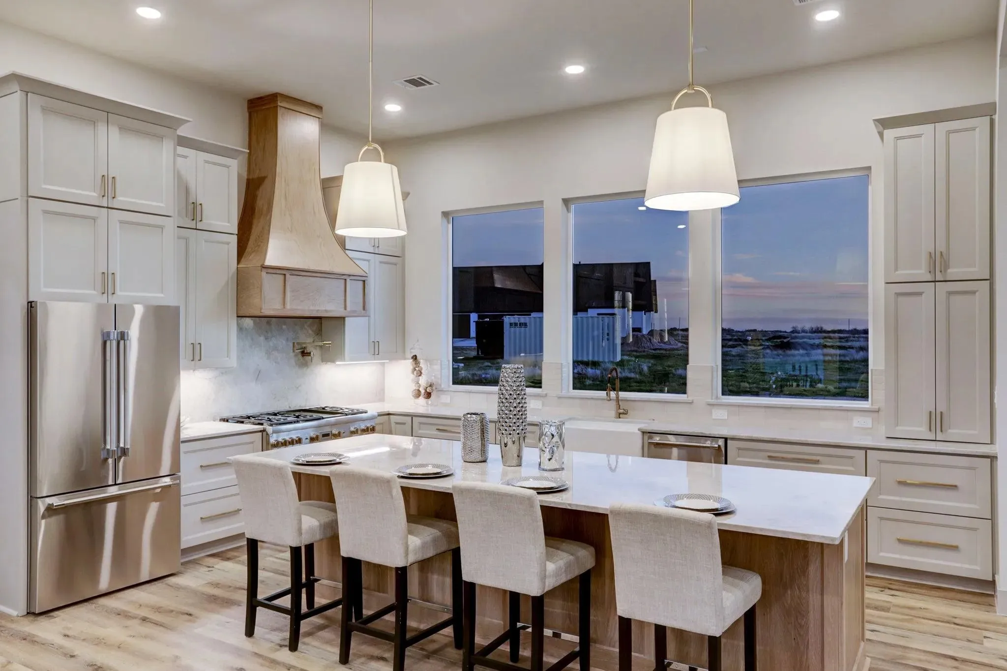 Elegant Home with Spacious Living Areas and Modern Features