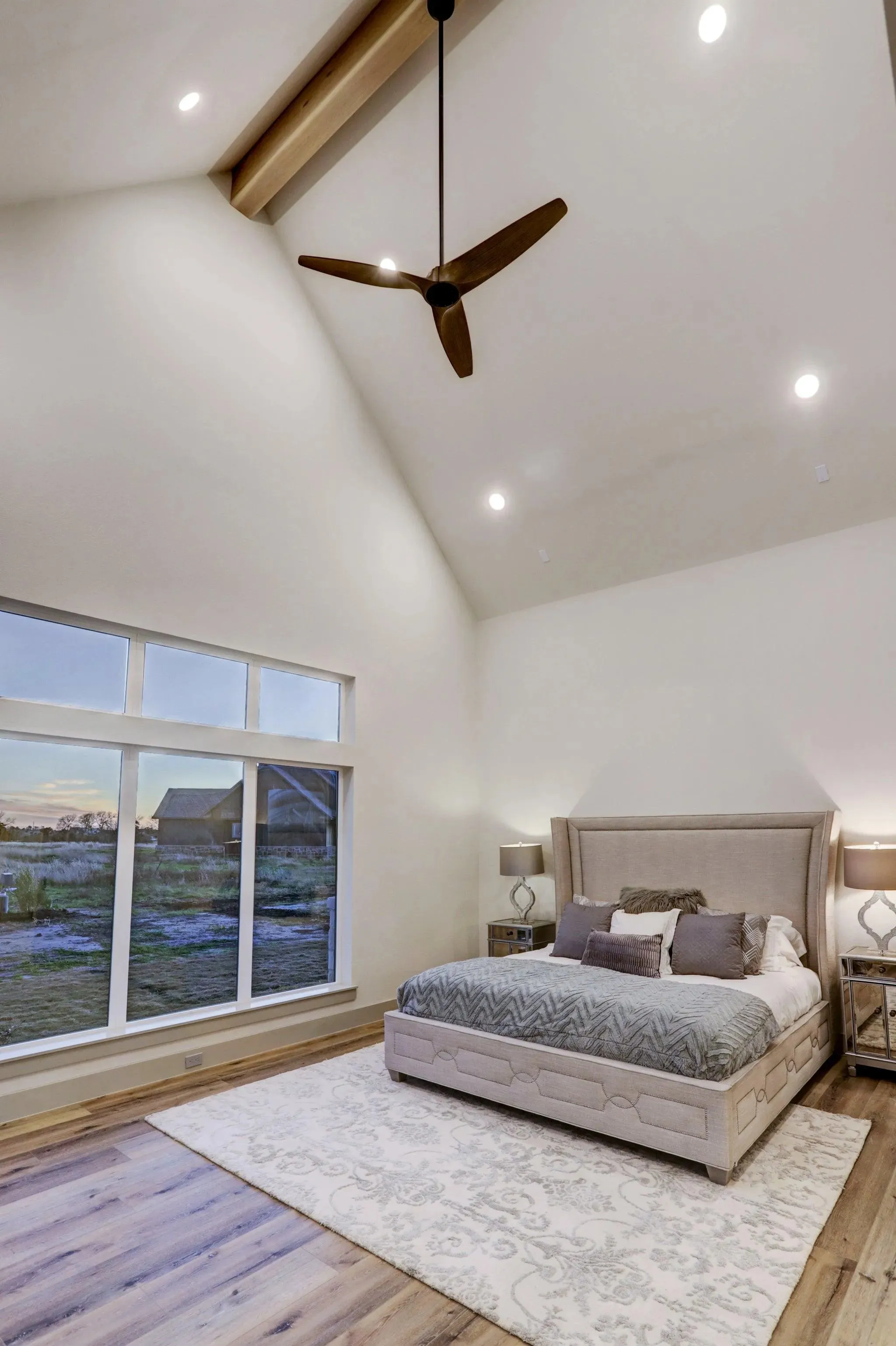Elegant Home with Spacious Living Areas and Modern Features
