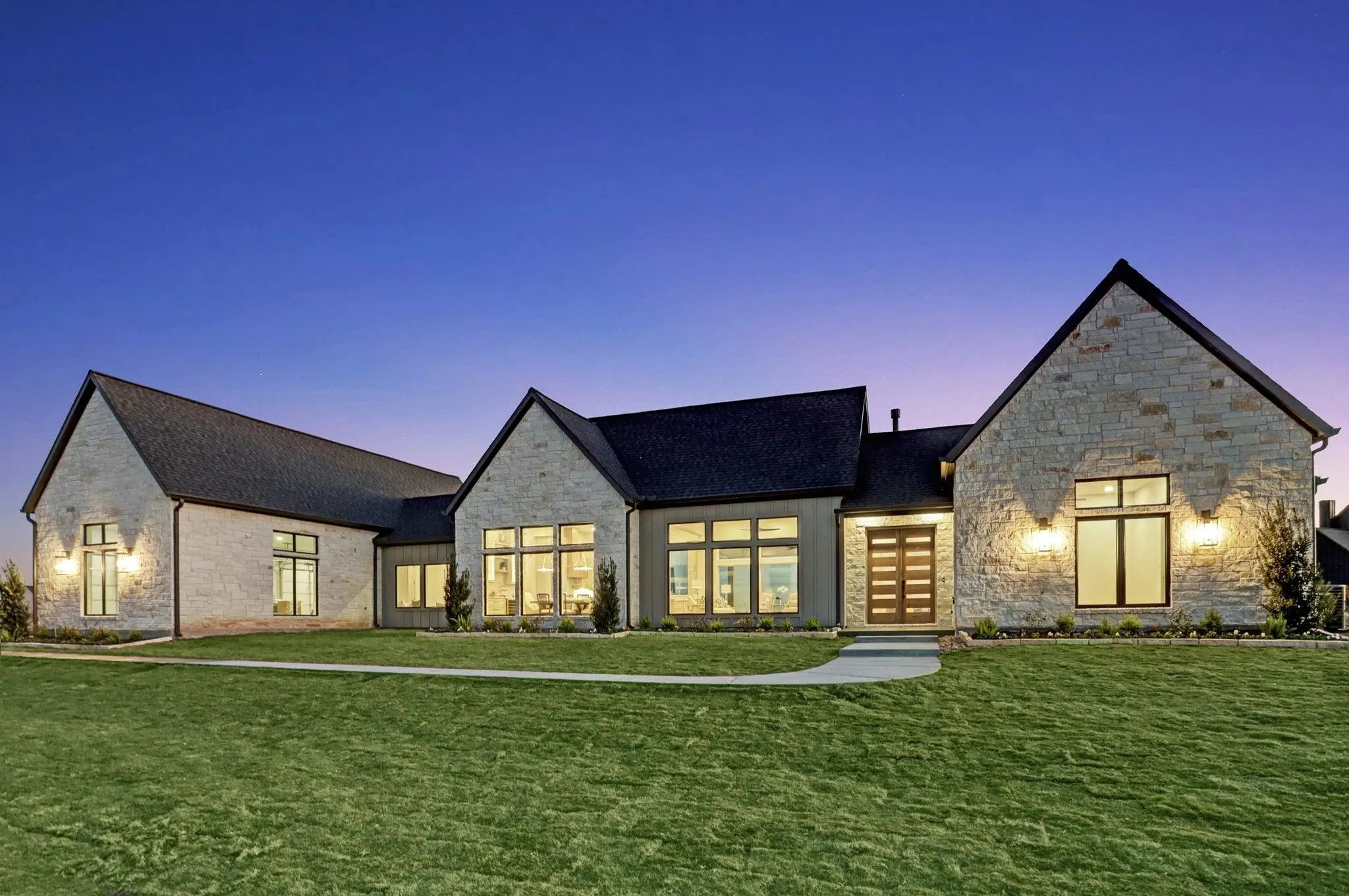 Elegant Home with Spacious Living Areas and Modern Features