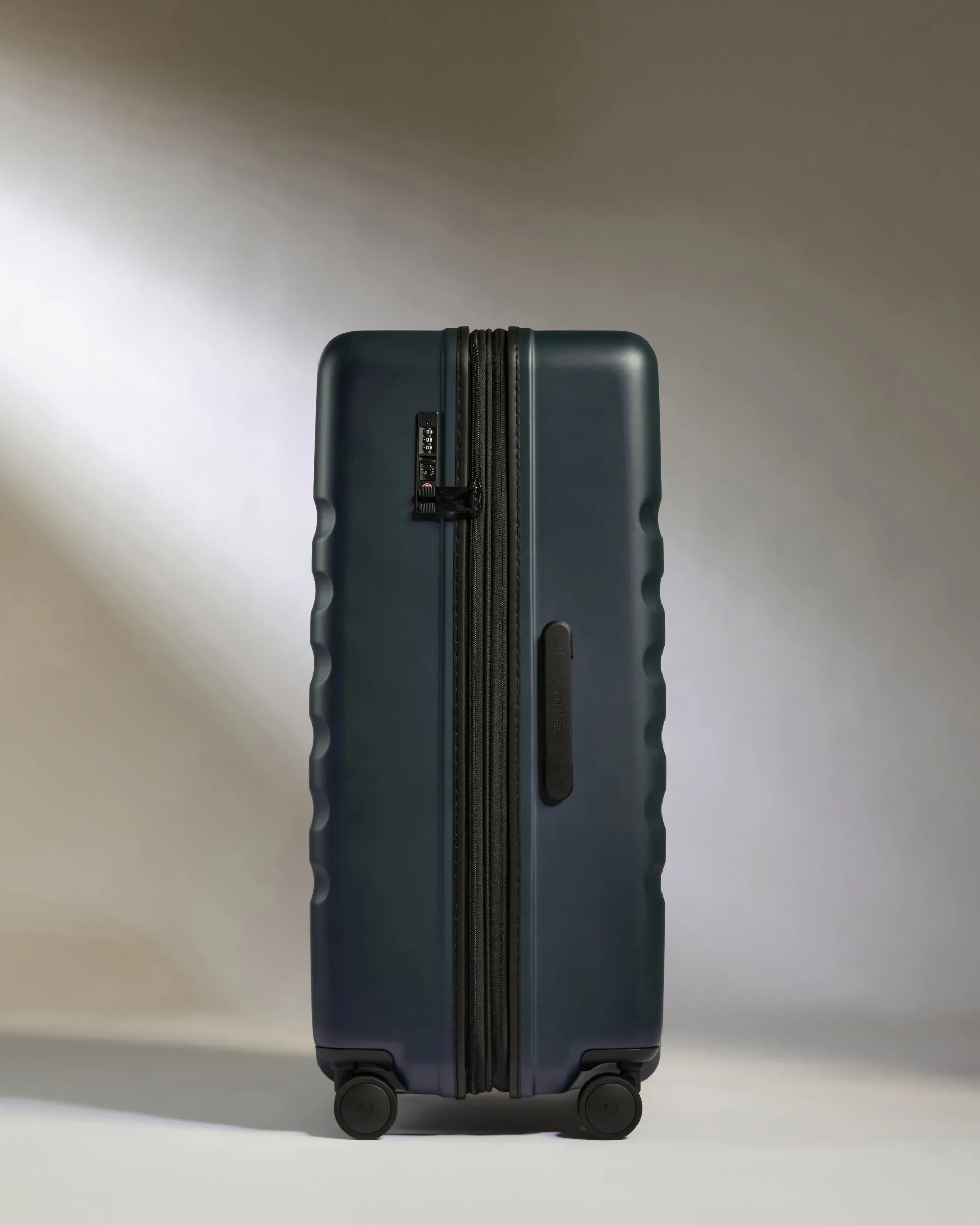 Large  Suitcase in Indigo Blue - Icon Stripe