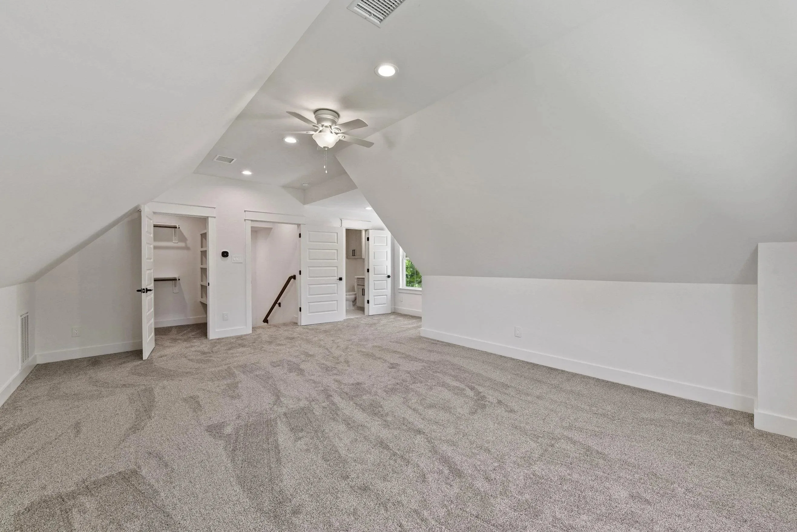 Spacious 2,686 sq ft Family Home with Bonus Room