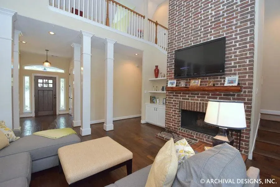 Spacious Home Plan with 3 Bedrooms, Bonus Room, and Courtyard Garage