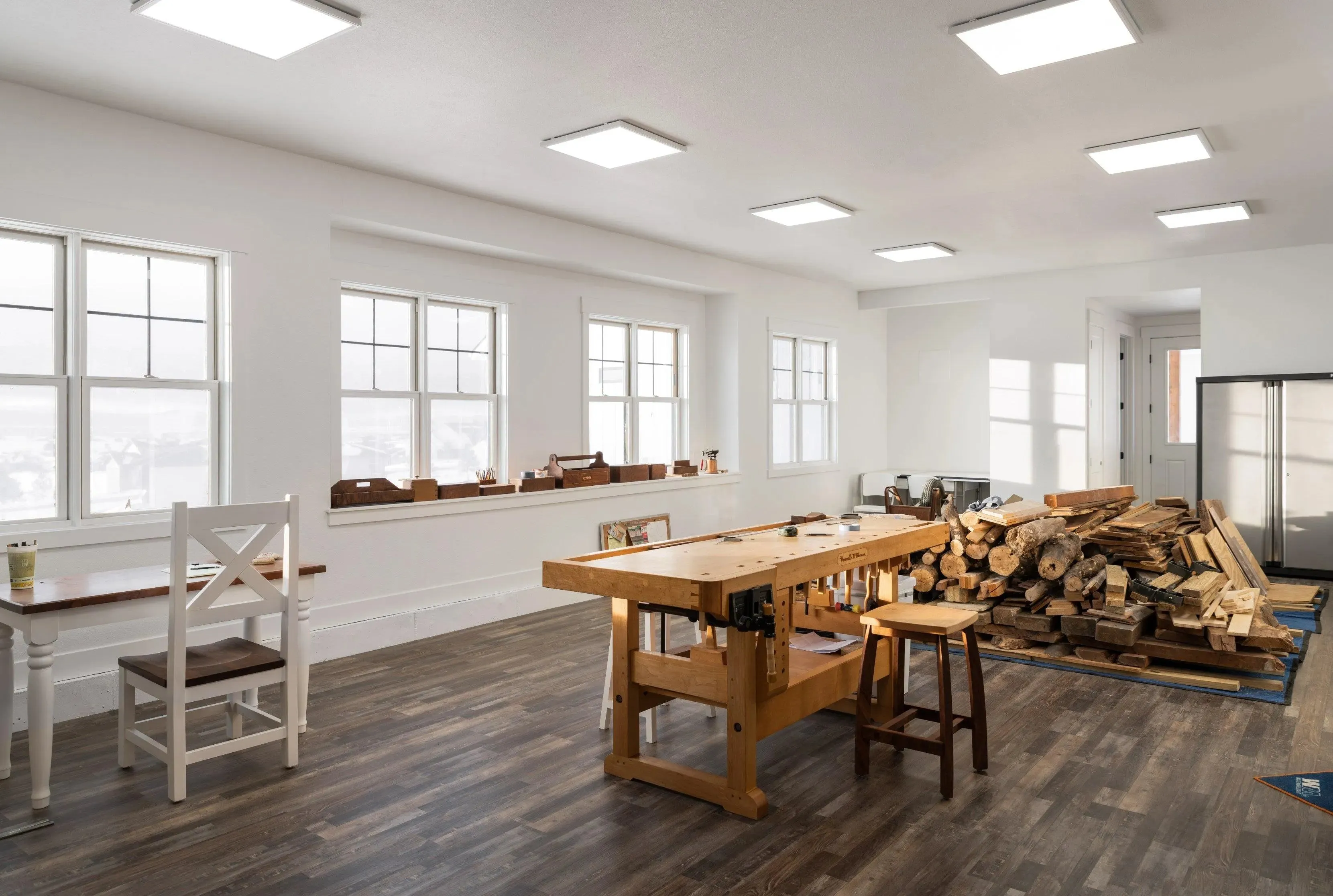 Versatile Workshop Design: Spacious, Durable, and Inspiring Creative Space!